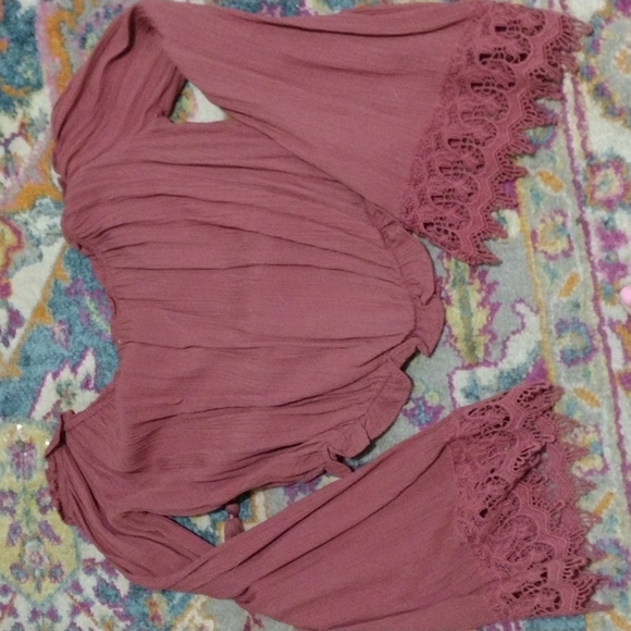 Beautiful Iris boutique crop top - Picture 5 of 5